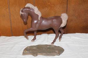 lot 47 image: VINTAGE 1992 HAND PAINTED HORSE STATUE WITH SIGNATURE