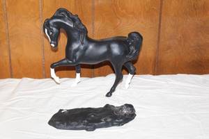 lot 48 image: VINTAGE HAND PAINTED HORSE STATUE WITH SIGNATURE