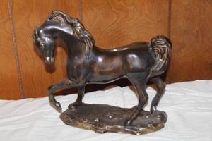 lot 49 image: VINTAGE HAND PAINTED PORCELAIN HORSE STATUE
