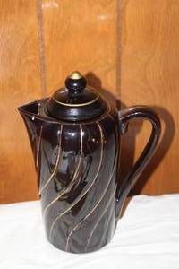 lot 56 image: VINTAGE FRED ROBERTS COMPANY COFFEETEA POT