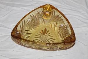 lot 61 image: VINTAGE AMBER ASH TRAY