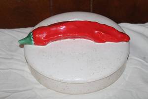 lot 63 image: VINTAGE CERAMIC 8 TORTILLA HOLDER