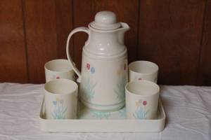 lot 68 image: VINTAGE 6PIECE PHOENIX THERMOS SET WITH CUPS AND TRAY