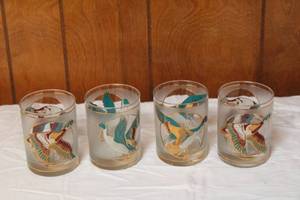 lot 70 image: VINTAGE 1980S SET OF 4 CULVER COUROC ISIS ROCK GLASSES