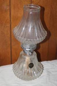 lot 79 image: VINTAGE FARMSY LAMPLIGHT GLASS OIL LAMP