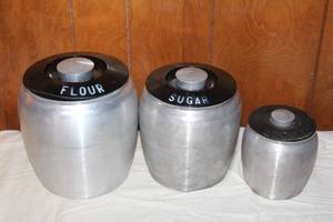 lot 84 image: VINTAGE 1950S MCM KROMEX ALUMINUM CANISTERS WITH LIDS