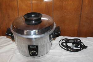 lot 89 image: WESTBEND ELECTRIC FRYER RAOSTER SERVER