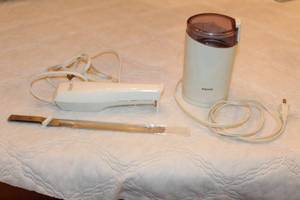 lot 94 image: 2 BLACK & DECKER ELECTRIC KNIFE AND KRUPS ONE TOUCH COFFEE MILL BEAN GRINDER