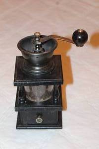 lot 96 image: VINTAGE WOODEN COFFEEPEPPER GRINDER WITH HAND MILL HAND CRANK