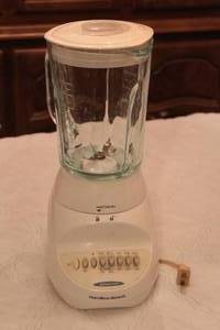 lot 98 image: HAMILTON BEACH 10 SPEED BLENDER