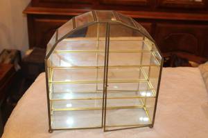 lot 183 image: VINTAGE 3 TIER GLASS WALL DISPLAY