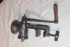 lot 107 image: VINTAGE KEYSTONE 5 MEAT GRINDER