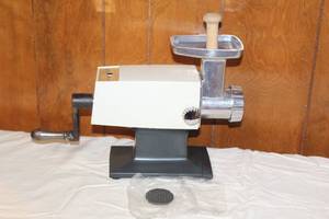 lot 109 image: VINTAGE ELECTRIC MONTGOMERY WARDS CO MEAT GRINDER 46282