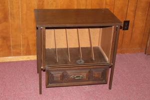 lot 114 image: VINTAGE ALBUM STORAGE SIDE TABLE WITH DRAWER