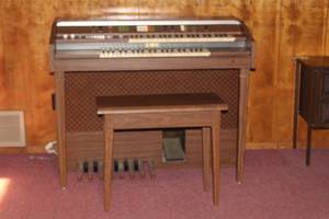 lot 119 image: VINTAGE KAWAL UPRIGHT CONSOLE PIANO TYPE E-80L WITH STOOL