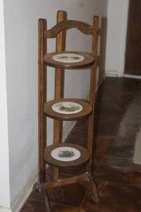 lot 120 image: VINTAGE 3 TIER HANDPAINTED FOLDING CAKEPIE STAND