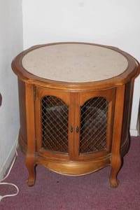 lot 122 image: VINTAGE MARBLE STONE TOP FRENCH PROVINCIAL DRUM SIDE TABLE&nbsp