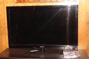 lot 124 image: SAMSUNG 52 TV&nbsp LN52A850S1FXZA