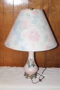 lot 130 image: VINTAGE BOUDOUR ROSE PASTEL LAMP&nbsp