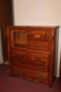 lot 135 image: 5 DRAWER DRESSER CHEST&nbsp