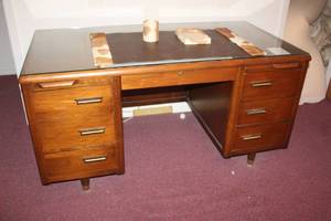 lot 136 image: OFFICE DESK 6 DRAWER WITH BRASS HANDLES&nbsp ACCESSORIES INCLUDED