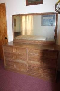 lot 140 image: VINTAGE OLIVE MYERS 6 DRAWER DRESSER AND MIRROR