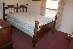 lot 142 image: VINTAGE QUEEN HDBD FTBD AND SIDE RAILS&nbsp