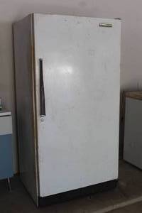 lot 153 image: WHIRLPOOL EEV200N UPRIGHT FREEZER