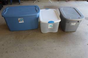 lot 154 image: 3 STERILITE LIDDED TOTES 30 GAL AND 18 GAL