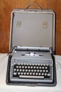 lot 161 image: VINTAGE REMINGTON MONARCH TYPEWRITER&nbsp
