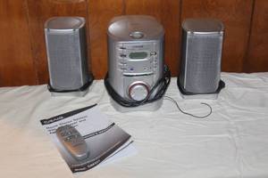 lot 166 image: CRAIG HOME STEREO SYSTEM WITH CD PLAYER AND AMFM RADIO CM327