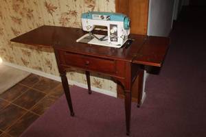 lot 167 image: VINTAGE SEWING MACHINE 940 TABLE AND ACCESSORIESSUPPLIES&nbsp