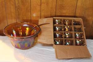 lot 169 image: VINTAGE PRINCESS GOLD CARNIVAL GLASS 7QT PUNCH BOWL WITH CUPS AND LADDLE 12-7447