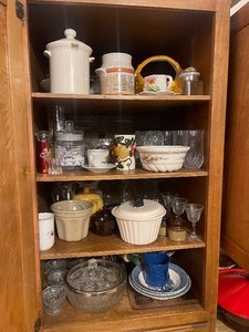 lot 187 image: THIS LOT INCLUDED ALL GLASSWARE POTS AND PANS&nbsp IN ALL CABINETS MUST TAKE ALL