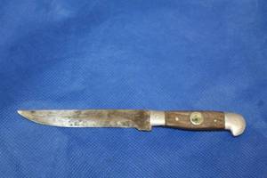 lot 67 image: VINTAGE 1950 MINI BOWIE KNIFE WITH COMPASS