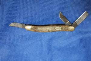 lot 68 image: VINTAGE SCHRADE WALDEN KINFE
