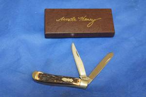 lot 69 image: VINTAGE SCHRADE UNCLE HENRY 2850UH IN ORIGINAL BOX