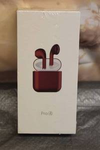 lot 60 image: PRO 4 WIRELESS EARBUDS BY HOOKED