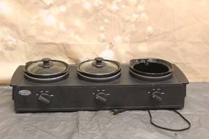 lot 44 image: NOSTALGIA ELECTRIC TSC150BLK  TRIPLE BUFFET SERVER