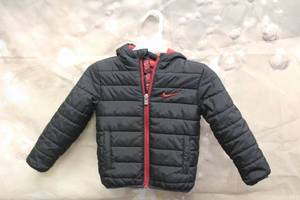 lot 41 image: NIKE TODDLER QUILLTED FILLED HOODED JACKET SIZE 24MTHS