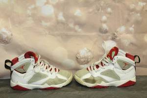 lot 36 image: NIKE AIR JORDAN RETRO 2015 HARE SIZE YOUTH 6.5