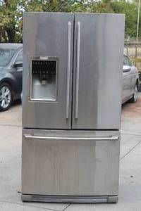 lot 4 image: ELECTROUX STAINLESS STEEL FRENCH DOOR REFRIDGERATOR E123BC35KS7