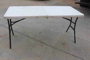 lot 10 image: 5FT FOLDING TABLE