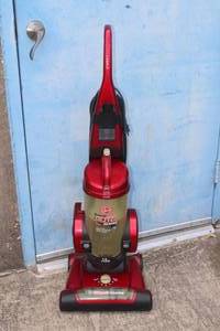 lot 13 image: HOOVER DELUE ELITE WIDE PATH VACCUM CLEANER U5509900