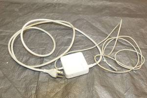 lot 27 image: APPLE 60W MAGSAFE POWER ADAPTER