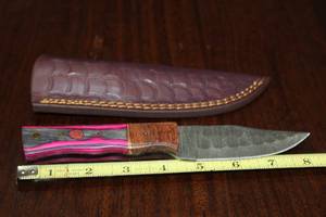 lot 104 image: DAMACAS STEEL HUNTING KNIFE WITH CUSTOM HAND CARVED HANDLE