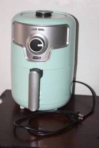 lot 28 image: DASH COMPACT AIR FRYER MODEL DCAF150HNAQ