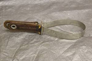 lot 113 image: VINTAGE FOUR PAWS SHED N BLADE