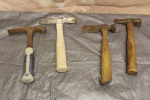 lot 140 image: VINTAGE HAMMERS 2 BEING MASONARY HAMMERS SEE PICS