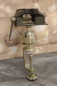 lot 144 image: TABLE SIDE MOUNT VISE CLAMP